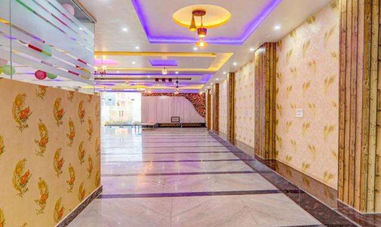 Готель Fabexpress Ss Grand Banthra Sikandarpur Екстер'єр фото